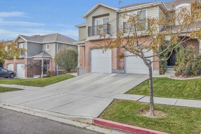 Building Photo - 1503 N August Dr