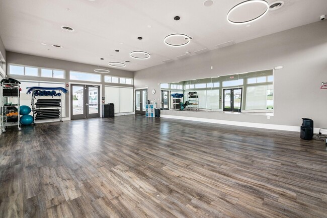 Building Photo - 5211 Highpointe Lakes Dr