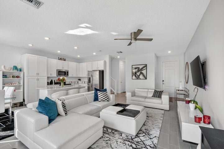 Building Photo - 4790 Navali Dr