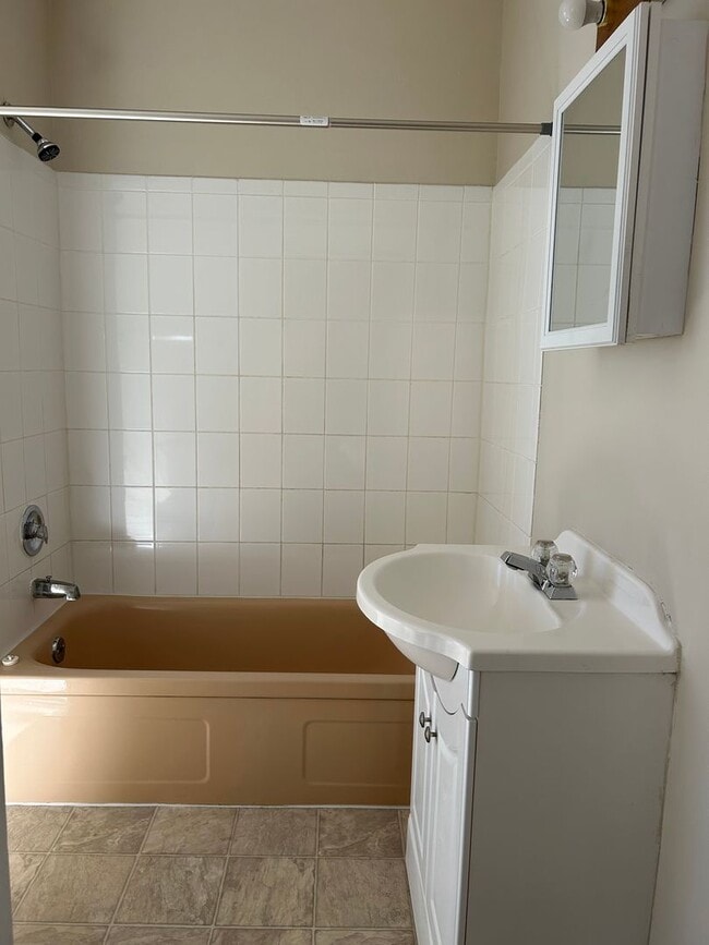 Building Photo - Spacious 2-Bedroom with 2-Car Garage- All the Perks, One Price! Convenient Midtown Location!! 1/2...