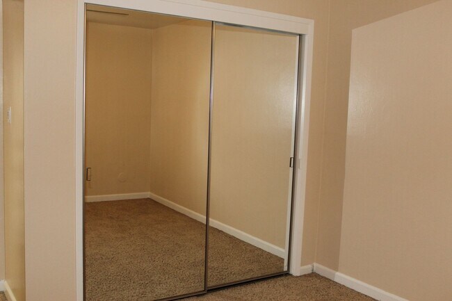Building Photo - 804 Ferdinand Ct
