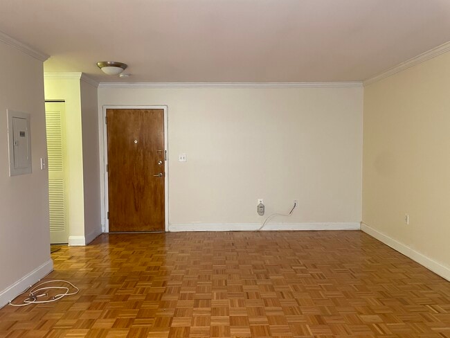 Building Photo - 1111 River Rd