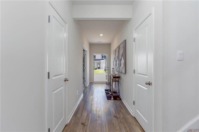 Building Photo - 607 Runnel Dr