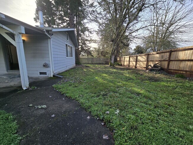 Building Photo - 1800 NW Lynwood St