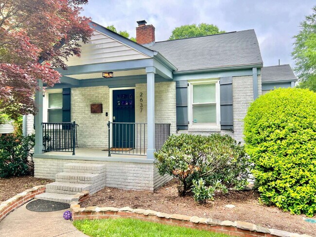 Building Photo - Picturesque 3 Bedroom House!