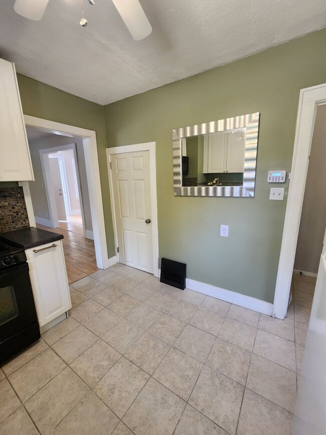 Building Photo - 97 E Emerling Ave