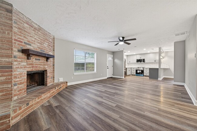 Building Photo - 16222 Cypress Point Dr