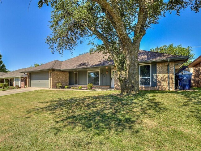 Building Photo - Look at this beautiful home!! 4 bed, 3 full baths!