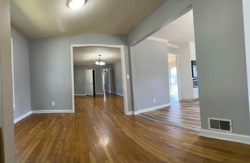 Building Photo - 63 Bellview Dr