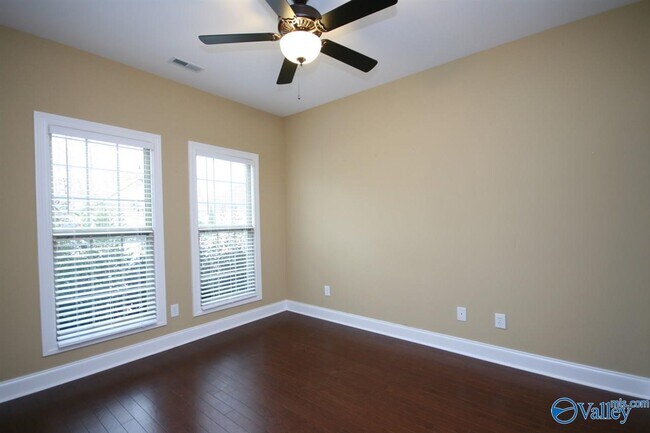 Building Photo - 231 Grove Village Way