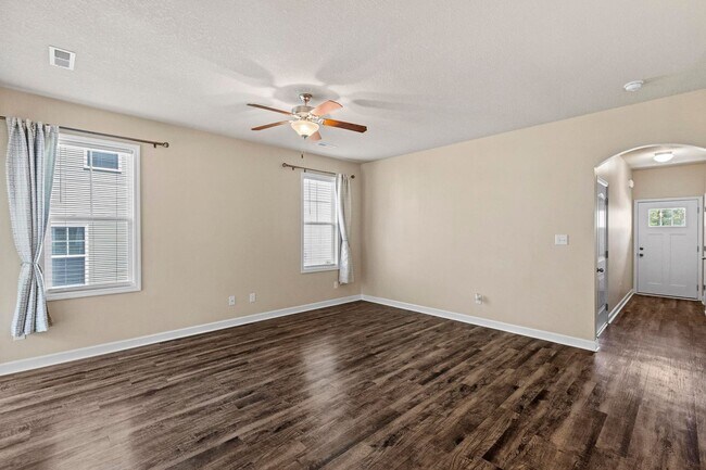 Building Photo - Holly Ridge Townhouse For Rent!