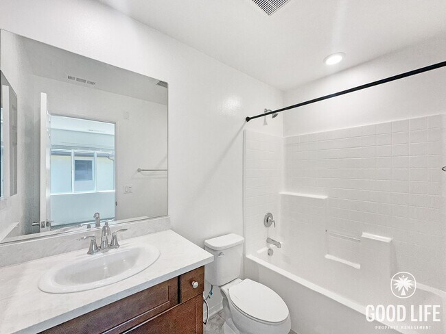 Building Photo - Spacious 2BD/3BA Condo in Chula Vista with Walk-In Closet, Community Pool & 2-Car Garage