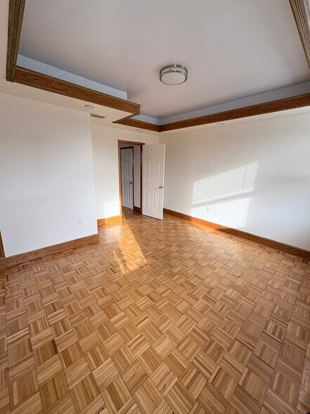 Room 4 - 1333 Mifflin St