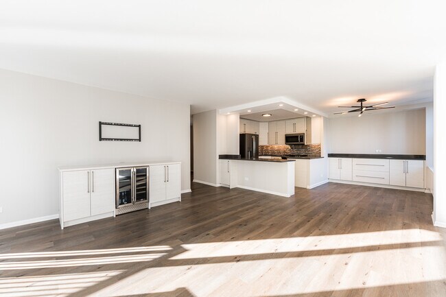 Building Photo - 400 E Randolph St