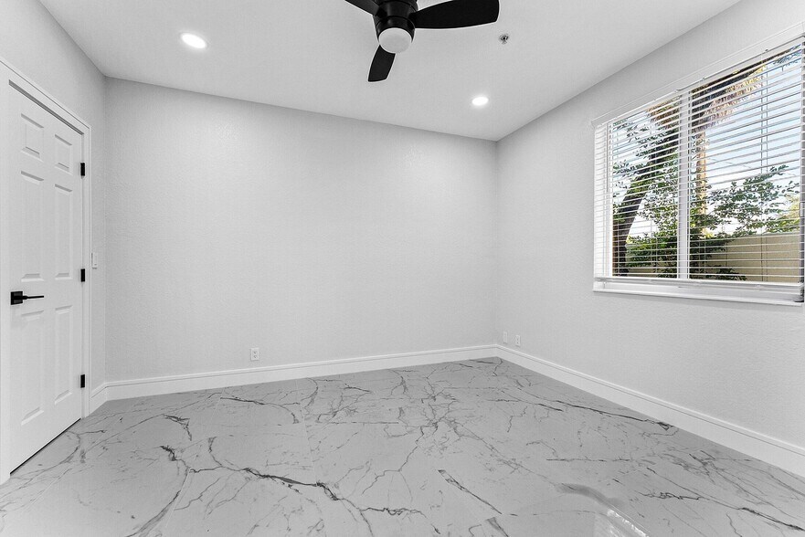 Building Photo - 3006 Waterside Cir