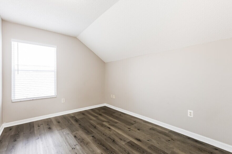 Building Photo - 22715 St Thomas Cir