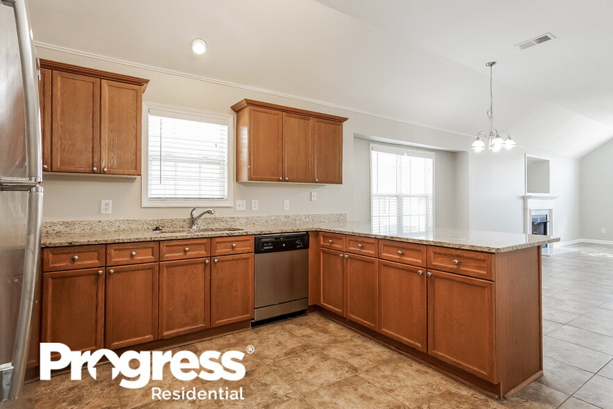 Building Photo - 277 Village Dr
