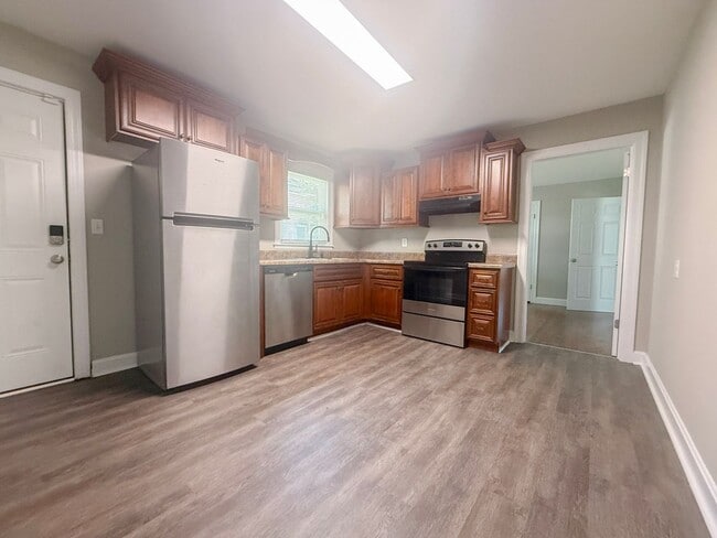 Building Photo - 4-Bedroom Home Walking Distance to Tennessee Tech