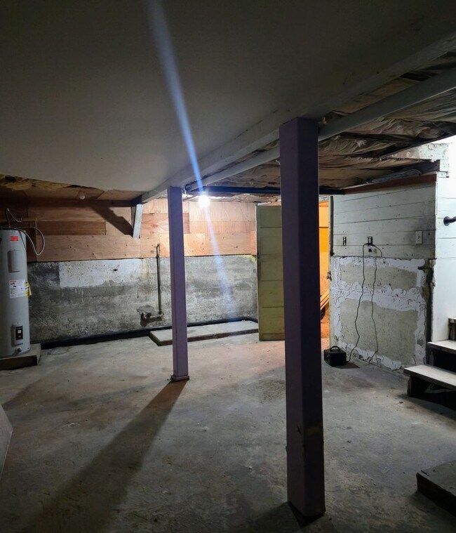 Building Photo - Newly Remodeled 2 Bedroom Home & ADU For R...