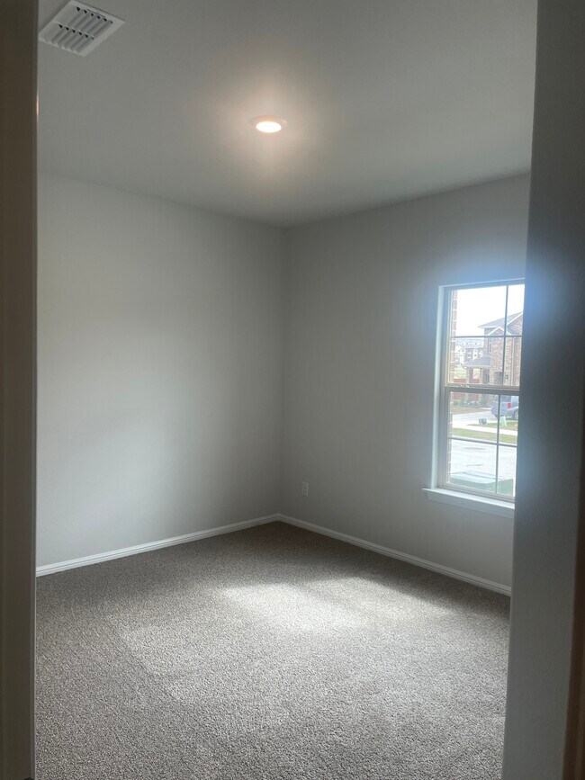 Building Photo - 941 Braymer Ln