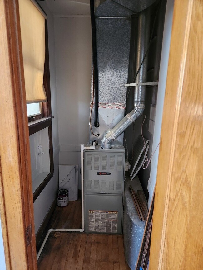 Building Photo - 2336 W Waveland Ave