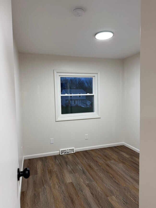 Building Photo - 6686 Deer Ct