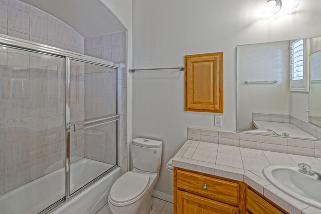 Building Photo - VERY SPACIOUS, BRIGHT & AIRY HOME W/ UNIQU...