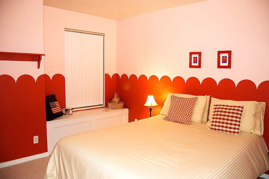 Building Photo - 8131 S Clover Spring Ln