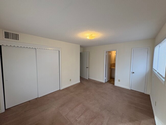 Building Photo - Brookwood Apartments 1023