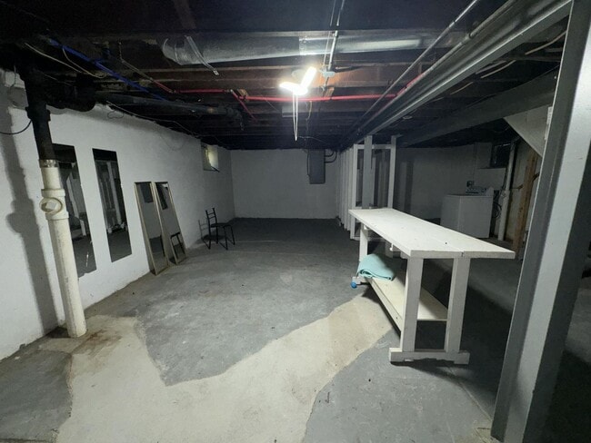 Building Photo - 5741 Floy Ave