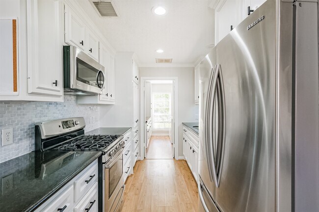 Building Photo - 9714 Railton St