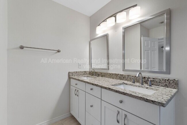 Building Photo - 911 Lauderhill Ln