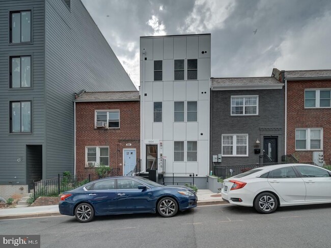 Primary Photo - 1004 18th St NE
