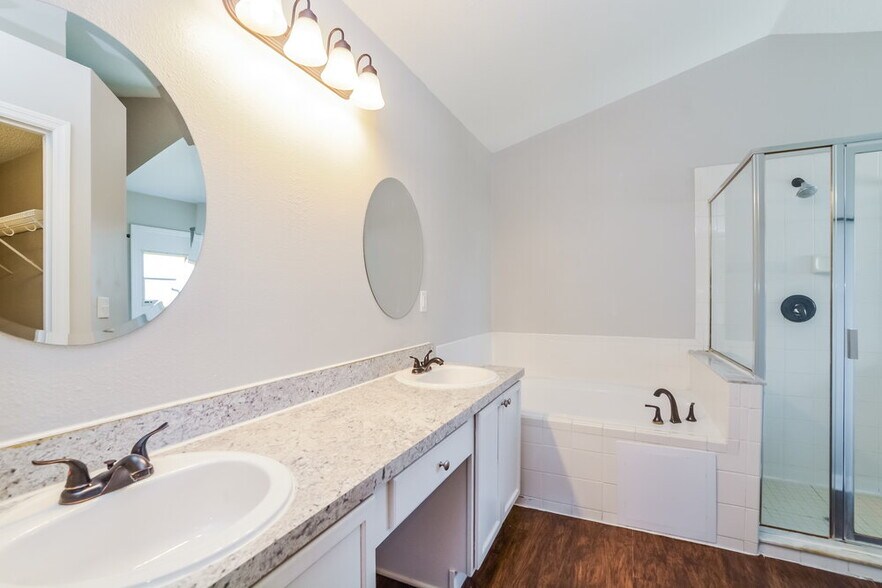 Building Photo - 4056 Forest Island Dr