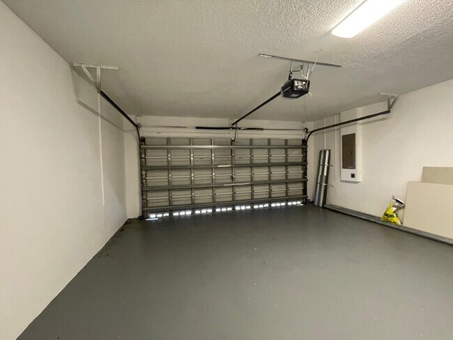 Building Photo - 1630 Zenith Way