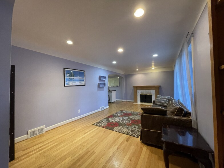 Building Photo - 2888 Colonial Way