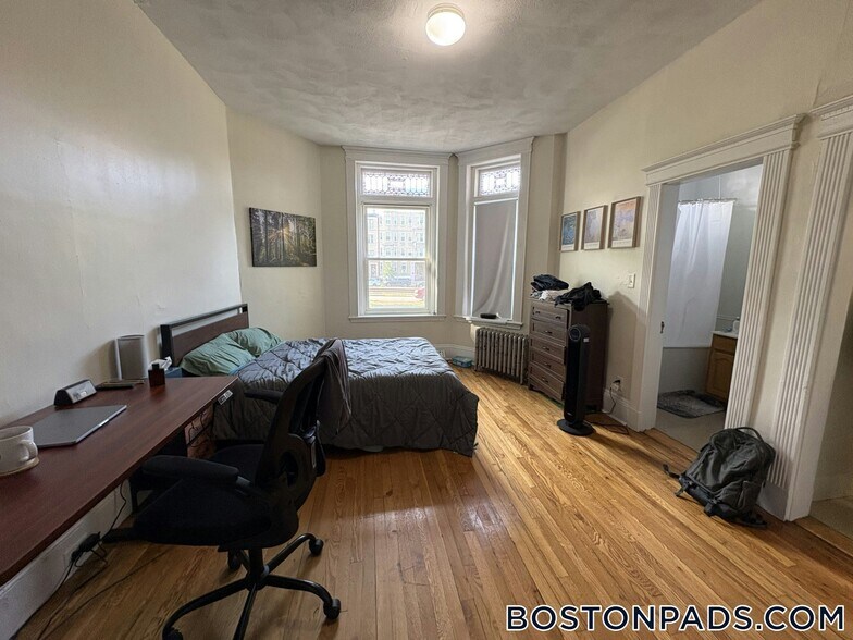 Building Photo - 1334 Commonwealth Ave