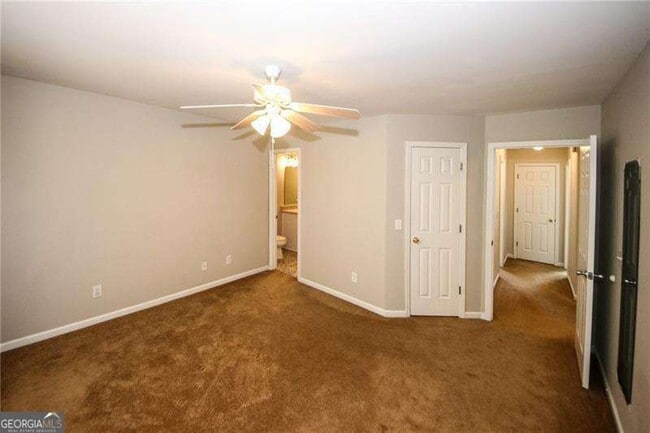 Building Photo - 121 Stoneforest Dr