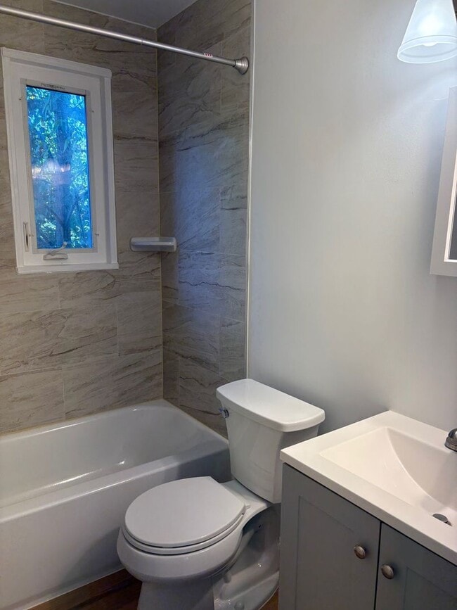 Building Photo - Recently Remodeled 2BR/1BA Three-Level Duplex in Arlington