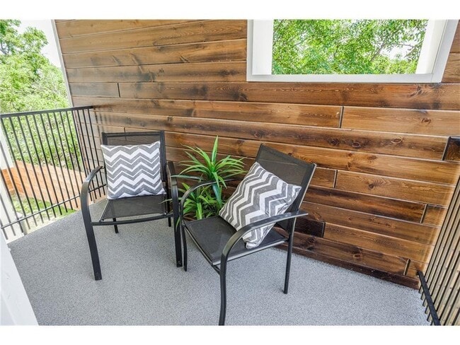 Building Photo - 1902 New York Ave