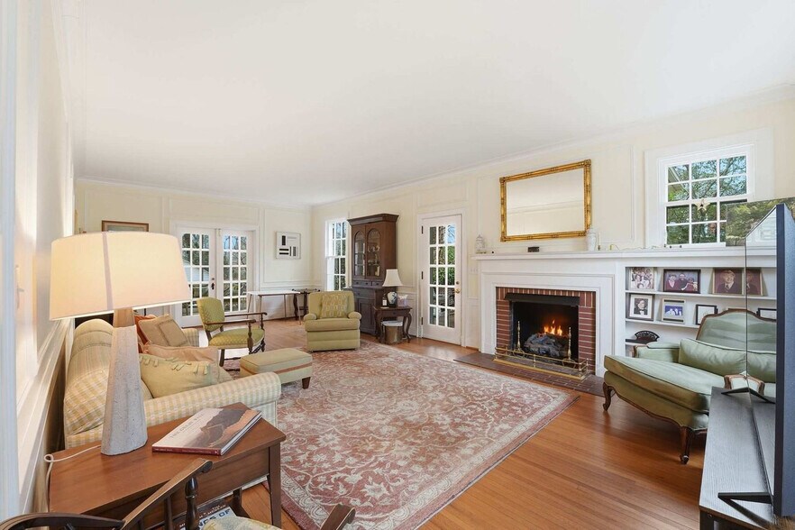 Building Photo - 552 Lorimer Rd