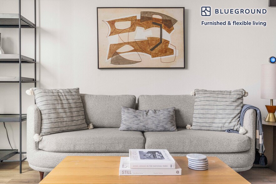 Building Photo - 3210 Esperanza Crossing