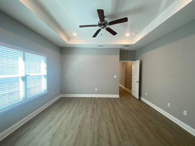 Building Photo - 993 Skylark Rd