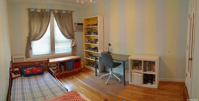 Building Photo - 68-41 Harrow St