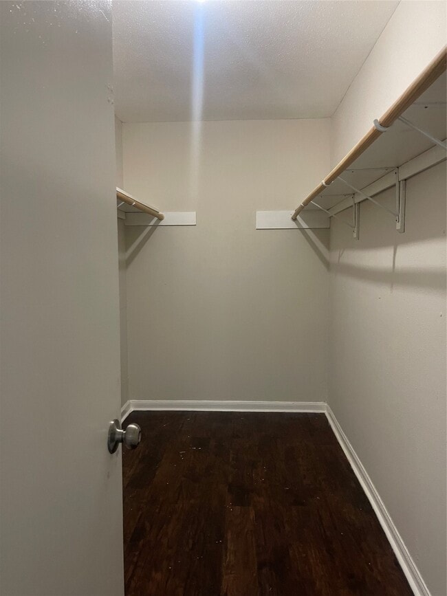 Building Photo - 7715 Rolling Ridge Dr