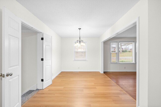 Building Photo - 2522 Timberwood Dr