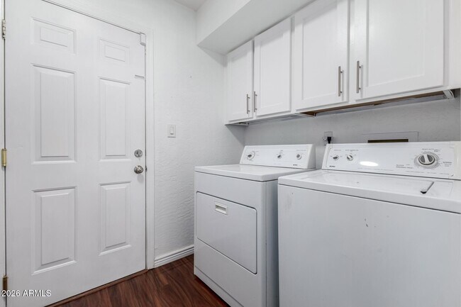 Building Photo - 11401 N 45th Pl