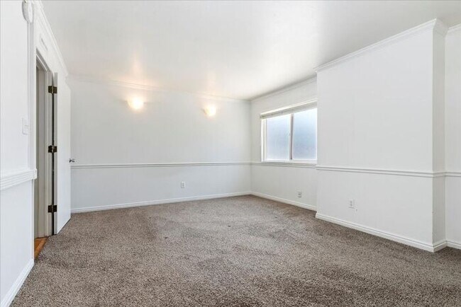 Building Photo - FOOTHILL 3 bed 2 bath Condo with Pool