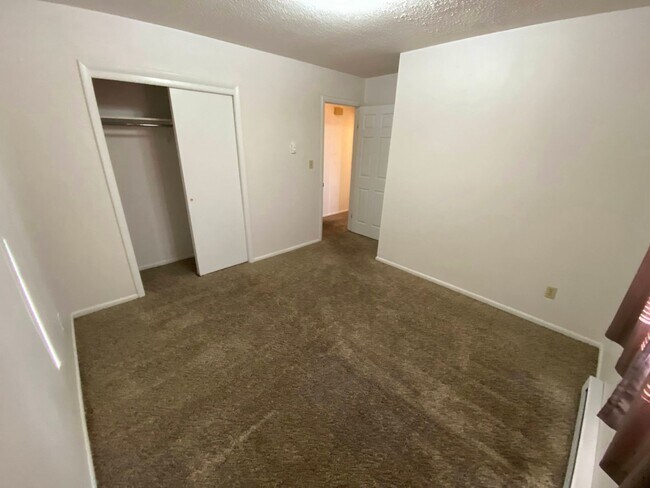 Building Photo - 810 Mary Anne Dr