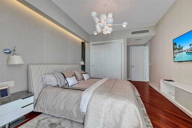 Building Photo - 16051 Collins Ave